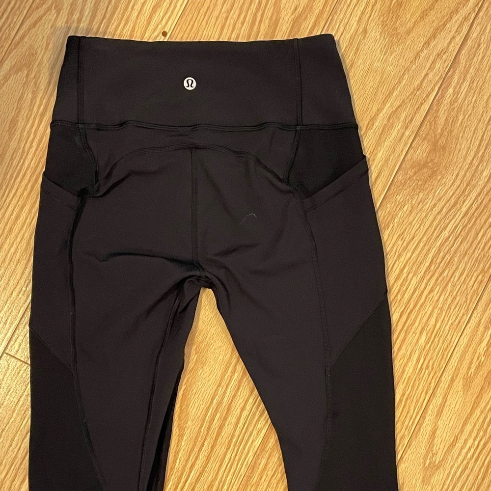 LULULEMON black pocket leggings